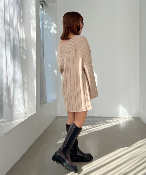 Olu.（オルドット）の「ランダムリブオフショルニットワンピース（ワンピース・レディース・ピンクベージュ/ブルー/チャコールグレー・FREE）」の4枚目の写真