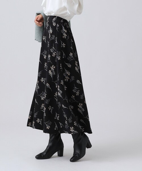 SHOO・LA・RUE（シューラルー）の「◆大人フェミニン 線画フラワープリントスカート（スカート・レディース・ブラック系6/ベージュ系その他2・00）」の5枚目の写真