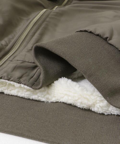 ITEMS URBANRESEARCH(アイテムズ アーバンリサーチ)の「裏ボア リバーシブル MA-1(MA-1・メンズ・カーキ/ベージュ/ブラック・LARGE/MEDIUM)」の5枚目の写真