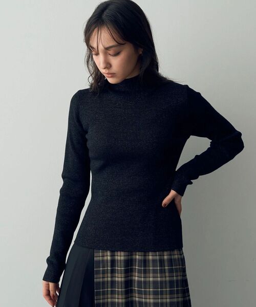 YECCA VECCA（イェッカヴェッカ）の「ラメ混ハイネックリブニット（ニット/セーター・レディース・ブラック/ベージュ/グレー/ブルー・FREE）」の6枚目の写真