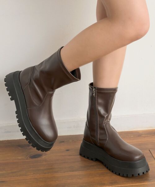 RETRO GIRL（レトロガール）の「厚底ストレッチブーツ（ブーツ・レディース・ブラック/ブラウン・LARGE/MEDIUM）」の2枚目の写真