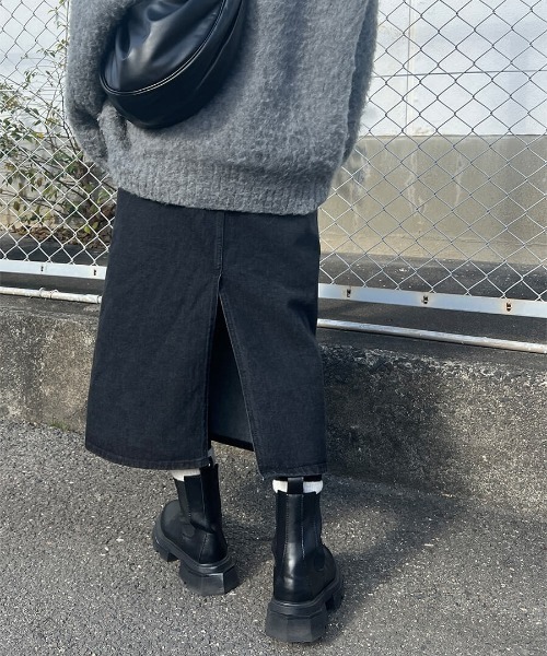 ISOOK（アイスー）の「ブラックデニムスカート（chiica select） / ナロースカート ミモレ丈 バックスリット（デニムスカート・レディース・ブラック・FREE）」の4枚目の写真