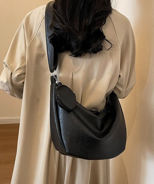 gossip!ロサンゼルス(ゴシップロサンゼルス)の「Y2K 大容量バッグ ショルダーバッグ ミニポーチ付き ソフトレザー(ショルダーバッグ・レディース・ブラック/ブラウン/ホワイト/カーキ・FREE)」の11枚目の写真