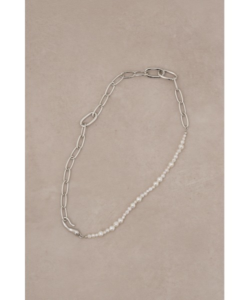 AZUL by moussy（アズールバイマウジー）の「ハーフフェイクパールミックスチェーンネックレス（ネックレス・レディース・ゴールド系その他/シルバー・FREE）」の5枚目の写真