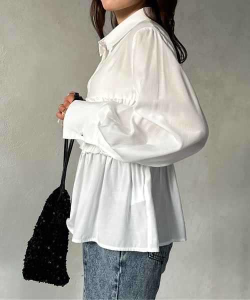 Thevon（ゼボン）の「シャーリングビスチェドッキングシャツ（シャツ/ブラウス・レディース・サックスブルー/サーモンピンク/チャコールグレー/オフホワイト・FREE）」の7枚目の写真