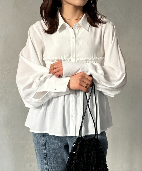 Thevon（ゼボン）の「シャーリングビスチェドッキングシャツ（シャツ/ブラウス・レディース・サックスブルー/サーモンピンク/チャコールグレー/オフホワイト・FREE）」の9枚目の写真