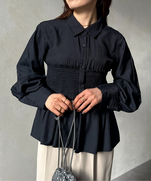 Thevon（ゼボン）の「シャーリングビスチェドッキングシャツ（シャツ/ブラウス・レディース・サックスブルー/サーモンピンク/チャコールグレー/オフホワイト・FREE）」の13枚目の写真