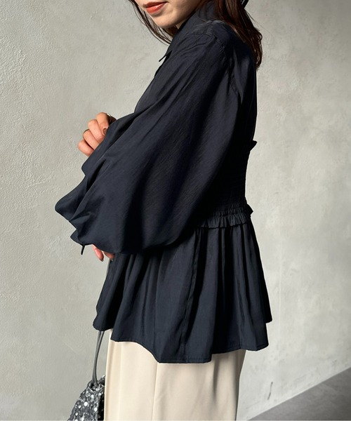 Thevon（ゼボン）の「シャーリングビスチェドッキングシャツ（シャツ/ブラウス・レディース・サックスブルー/サーモンピンク/チャコールグレー/オフホワイト・FREE）」の14枚目の写真