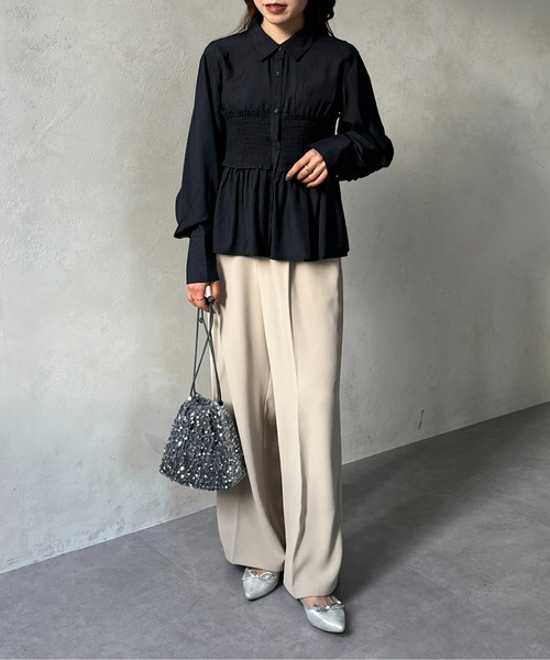 Thevon（ゼボン）の「シャーリングビスチェドッキングシャツ（シャツ/ブラウス・レディース・サックスブルー/サーモンピンク/チャコールグレー/オフホワイト・FREE）」の16枚目の写真