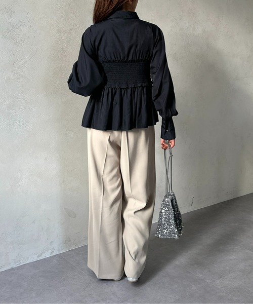 Thevon（ゼボン）の「シャーリングビスチェドッキングシャツ（シャツ/ブラウス・レディース・サックスブルー/サーモンピンク/チャコールグレー/オフホワイト・FREE）」の17枚目の写真