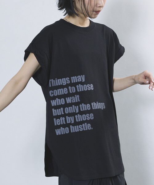 Firsthand（ファーストハンド）の「Firsthand/ファーストハンド オーガニックコットンロールアップスリーブロゴプリントTシャツ（Tシャツ/カットソー・レディース・ブラック/チャコールグレー/ホワイト・FREE）」の2枚目の写真