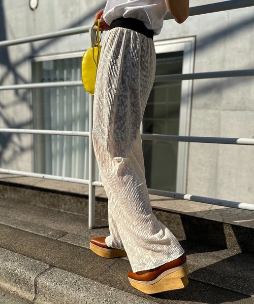 mi via loca(ミヴィアロカ)の「プリーツライク シアーフラワーレースパンツ(その他パンツ・レディース・ブラック/アイボリー・FREE)」の16枚目の写真