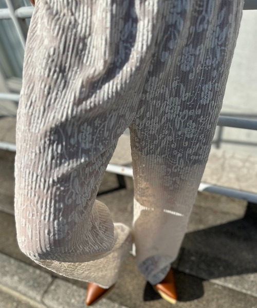 mi via loca(ミヴィアロカ)の「プリーツライク シアーフラワーレースパンツ(その他パンツ・レディース・ブラック/アイボリー・FREE)」の3枚目の写真