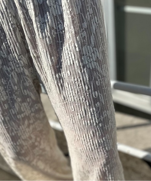 mi via loca(ミヴィアロカ)の「プリーツライク シアーフラワーレースパンツ(その他パンツ・レディース・ブラック/アイボリー・FREE)」の5枚目の写真