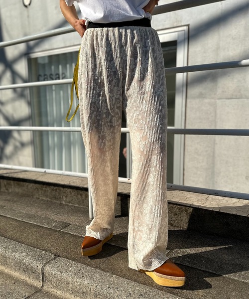 mi via loca(ミヴィアロカ)の「プリーツライク シアーフラワーレースパンツ(その他パンツ・レディース・ブラック/アイボリー・FREE)」の17枚目の写真