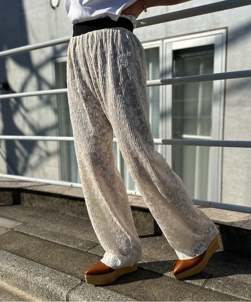 mi via loca(ミヴィアロカ)の「プリーツライク シアーフラワーレースパンツ(その他パンツ・レディース・ブラック/アイボリー・FREE)」の18枚目の写真
