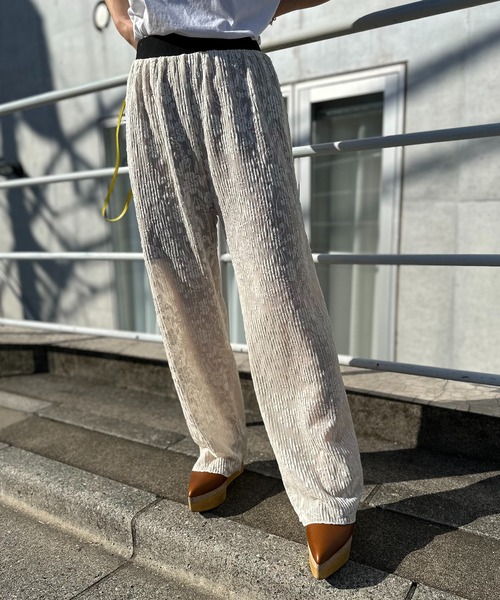 mi via loca(ミヴィアロカ)の「プリーツライク シアーフラワーレースパンツ(その他パンツ・レディース・ブラック/アイボリー・FREE)」の6枚目の写真