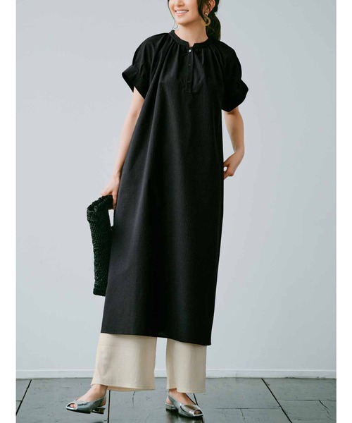 IEDIT（イディット）の「ＩＥＤＩＴ　サっと着られてサマになる　サッカー素材のバンドカラーシャツワンピース（シャツワンピース・レディース・ブラック/ネイビー・MEDIUM/X-LARGE/LARGE/XX-LARGE）」の4枚目の写真