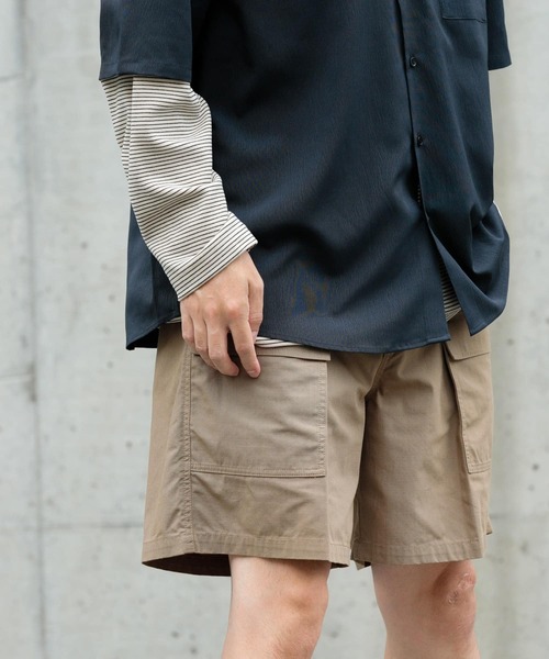 ITEMS URBANRESEARCH（アイテムズ アーバンリサーチ）の「コットンナイロン RIP STOPショートパンツ（その他パンツ・メンズ・ブラック/カーキ・MEDIUM/LARGE）」の2枚目の写真