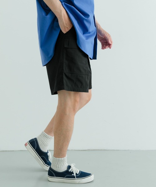 ITEMS URBANRESEARCH（アイテムズ アーバンリサーチ）の「コットンナイロン RIP STOPショートパンツ（その他パンツ・メンズ・ブラック/カーキ・MEDIUM/LARGE）」の10枚目の写真