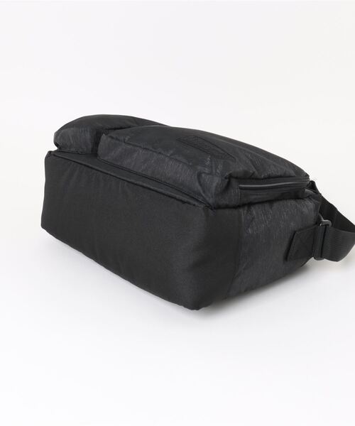 COLEMAN（コールマン）の「ウォーカーショルダー（ブラックヘザー）（ショルダーバッグ・レディース・ブラック×グレー・8L）」の3枚目の写真