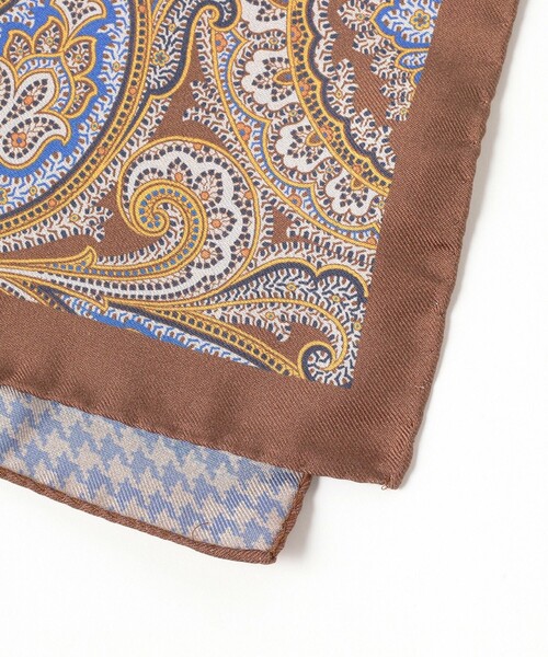 BEAMS F（ビームスエフ）の「FITZGERALD / シルク ペイズリー×ハウンドトゥース チーフ（マフラー・メンズ・ネイビー/ブラウン・ONE SIZE）」の3枚目の写真