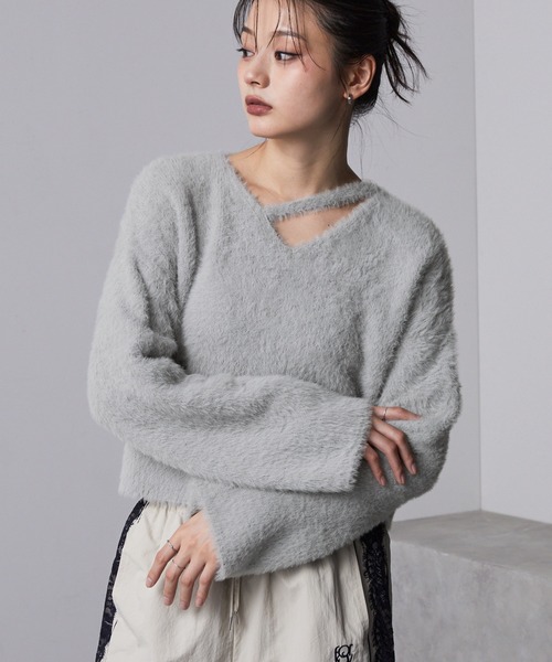 nui nullu（ヌイヌル）の「【nui nullu】カットデザインショートシャギーニット（ニット/セーター・レディース・ピンク/ホワイト/ブルー/グレー/ブラック/ダークグレー・FREE）」の3枚目の写真