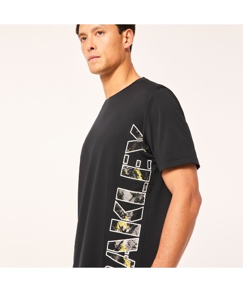 OAKLEY(オークリー)の「オークリー STRIKING TECH COLD SS TEE 5.0 / Tシャツ/ TRAINING スポーツ・トレーニング/ OAKLEY(Tシャツ/カットソー・メンズ・ネイビー/ブラック・L/M/S/XL)」の17枚目の写真