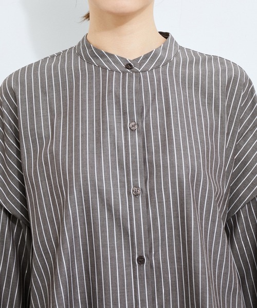 LE CERCLE par rope'（ルセルクルパーロペ）の「タックバンドカラーシャツ（シャツ/ブラウス・レディース・ブルー系その他5/ホワイト/ブラウン系その他3・FREE）」の10枚目の写真