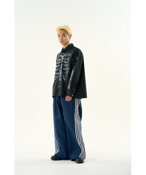 DISCOVERED(ディスカバード)の「DISCOVERED BONE AIR BRUSH SHIRTS(シャツ/ブラウス・メンズ・ホワイト/ブラック・1/3)」の3枚目の写真