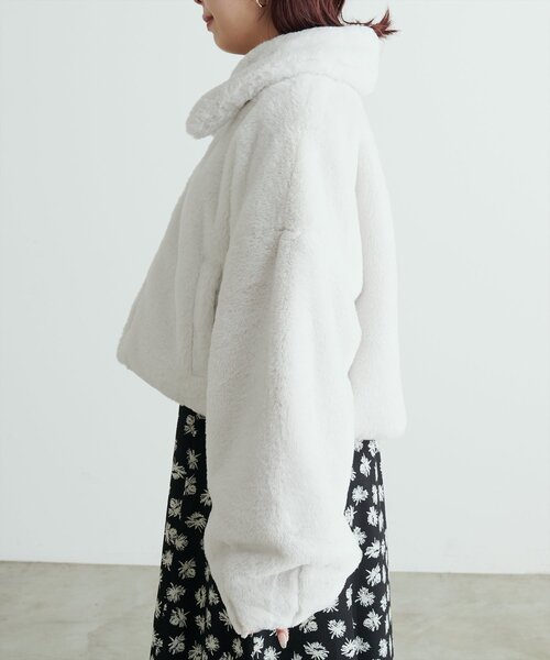 natural couture(ナチュラルクチュール)の「Web限定 /【プチナチュ】ステンカラーフェイクファージャケット(その他アウター・レディース・モカ/グレイッシュベージュ/アイボリー・FREE)」の17枚目の写真