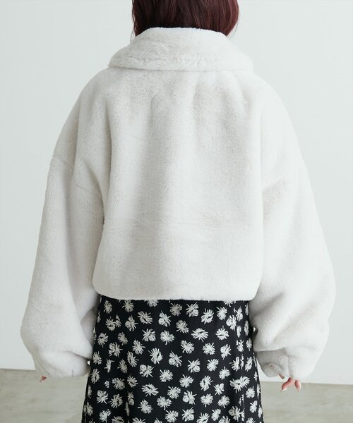 natural couture(ナチュラルクチュール)の「Web限定 /【プチナチュ】ステンカラーフェイクファージャケット(その他アウター・レディース・モカ/グレイッシュベージュ/アイボリー・FREE)」の18枚目の写真