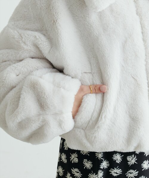 natural couture(ナチュラルクチュール)の「Web限定 /【プチナチュ】ステンカラーフェイクファージャケット(その他アウター・レディース・モカ/グレイッシュベージュ/アイボリー・FREE)」の21枚目の写真