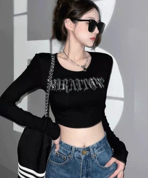 NOVESSEL(ノベセル)の「A'GEM/9 × .kom『NOVESSEL/ノベセル』ラインストーン付きクロップドロングスリーブカットソー(Tシャツ/カットソー・レディース・ブラック・FREE)」の2枚目の写真