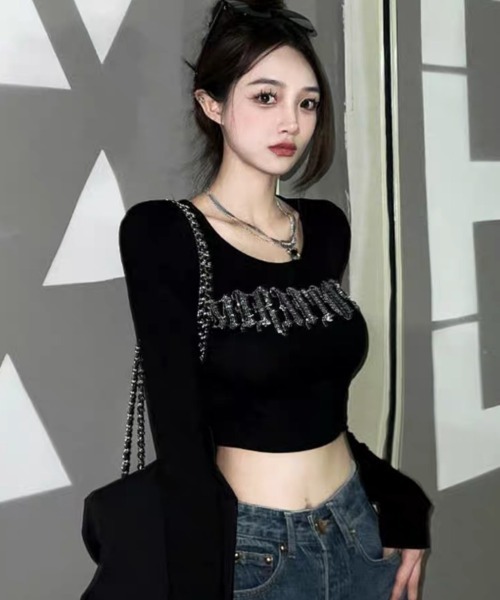 NOVESSEL(ノベセル)の「A'GEM/9 × .kom『NOVESSEL/ノベセル』ラインストーン付きクロップドロングスリーブカットソー(Tシャツ/カットソー・レディース・ブラック・FREE)」の3枚目の写真