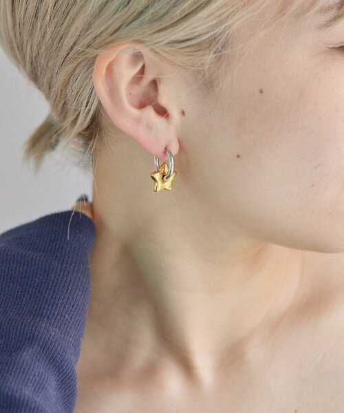 ear PAPILLONNER(イアパピヨネ)の「《WEB限定/金属アレルギー対応/ステンレス》星/バイカラースターピアス(ピアス(両耳用)・レディース・シルバー/ゴールド・FREE)」の8枚目の写真