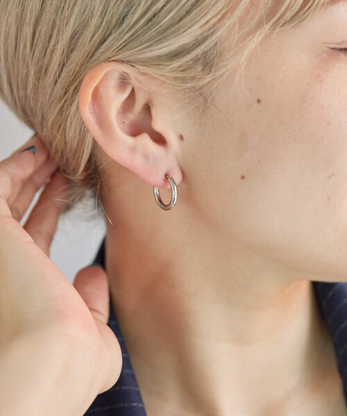 ear PAPILLONNER(イアパピヨネ)の「《WEB限定/金属アレルギー対応/ステンレス》星/バイカラースターピアス(ピアス(両耳用)・レディース・シルバー/ゴールド・FREE)」の10枚目の写真