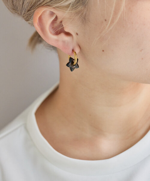 ear PAPILLONNER(イアパピヨネ)の「《WEB限定/金属アレルギー対応/ステンレス》星/バイカラースターピアス(ピアス(両耳用)・レディース・シルバー/ゴールド・FREE)」の13枚目の写真