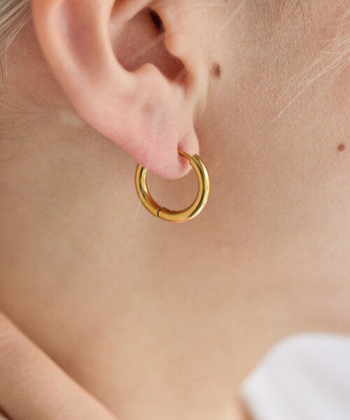 ear PAPILLONNER(イアパピヨネ)の「《WEB限定/金属アレルギー対応/ステンレス》星/バイカラースターピアス(ピアス(両耳用)・レディース・シルバー/ゴールド・FREE)」の15枚目の写真