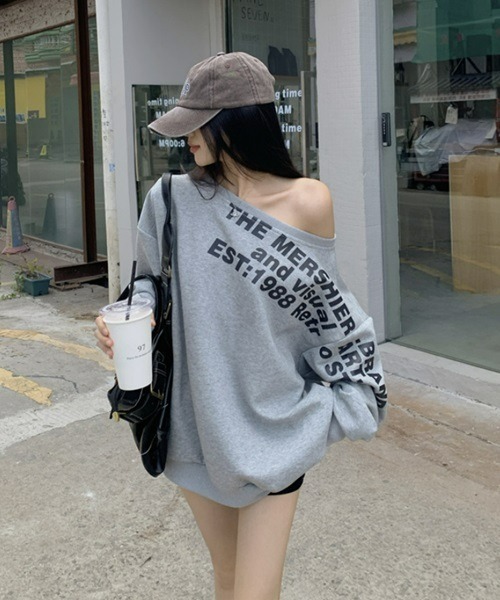 Ritomo De Ricco(リトモ・デ・リコ)の「オフショルダースウェットグラフィックPO(Tシャツ/カットソー・レディース・グレー・FREE)」の3枚目の写真