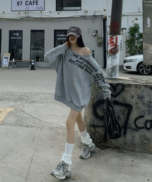 Ritomo De Ricco(リトモ・デ・リコ)の「オフショルダースウェットグラフィックPO(Tシャツ/カットソー・レディース・グレー・FREE)」の10枚目の写真