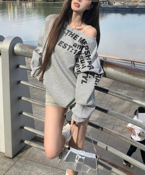 Ritomo De Ricco(リトモ・デ・リコ)の「オフショルダースウェットグラフィックPO(Tシャツ/カットソー・レディース・グレー・FREE)」の22枚目の写真