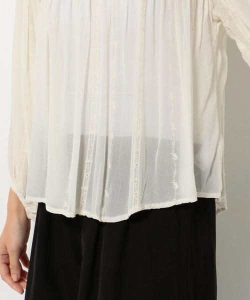 Another Edition(アナザーエディション)の「ジョーゼット刺繍ブラウス/AEBC ジョーゼット EMR BL(シャツ/ブラウス・レディース・オフホワイト/ブラック・フリー)」の9枚目の写真