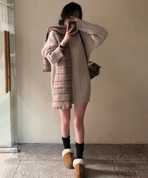 BEIDELLI（ベイデリー）の「[BELLIDE MADE] 初恋ケーブルニットワンピース（ワンピース・レディース・ブラック/レッド/オートミール/チャコール・FREE）」の3枚目の写真