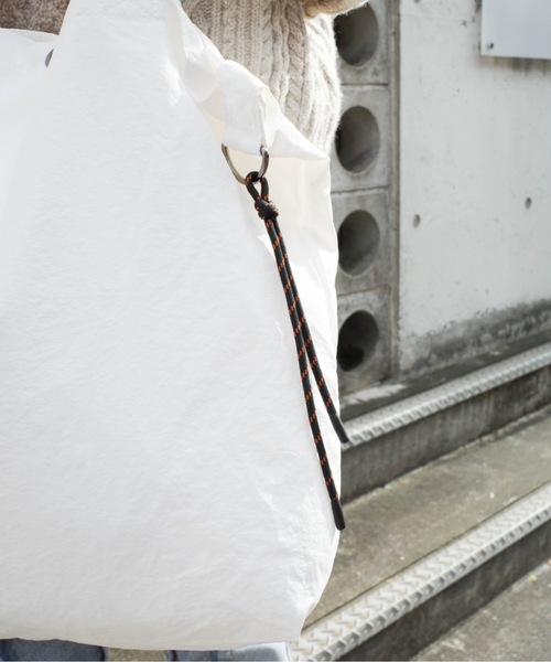 UNIVERSAL OVERALL（ユニバーサルオーバーオール）の「UNIVERSAL OVERALL / Wrinkle nylon 2WAY shoulder / UVO-200（ショルダーバッグ・レディース・ブラック/ホワイト系その他/グレー/オレンジ/チャコールグレー/オリーブ/ブルー・ONESIZE）」の15枚目の写真