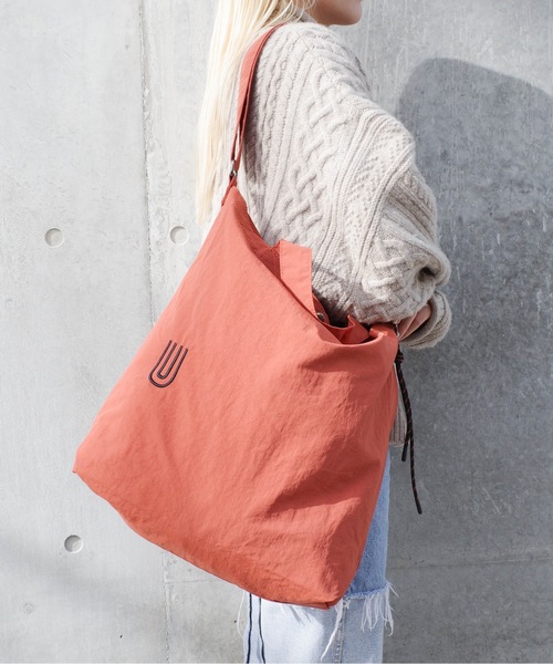 UNIVERSAL OVERALL（ユニバーサルオーバーオール）の「UNIVERSAL OVERALL / Wrinkle nylon 2WAY shoulder / UVO-200（ショルダーバッグ・レディース・ブラック/ホワイト系その他/グレー/オレンジ/チャコールグレー/オリーブ/ブルー・ONESIZE）」の18枚目の写真