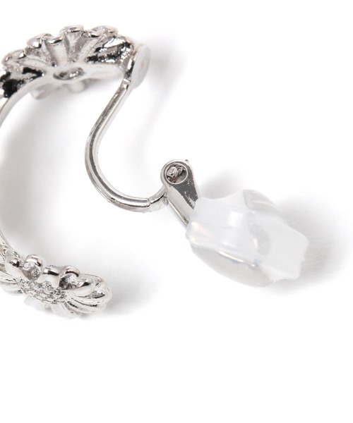 Flower mobileイヤリング、アダムエロペ・ロペピクニック・ニコアンド