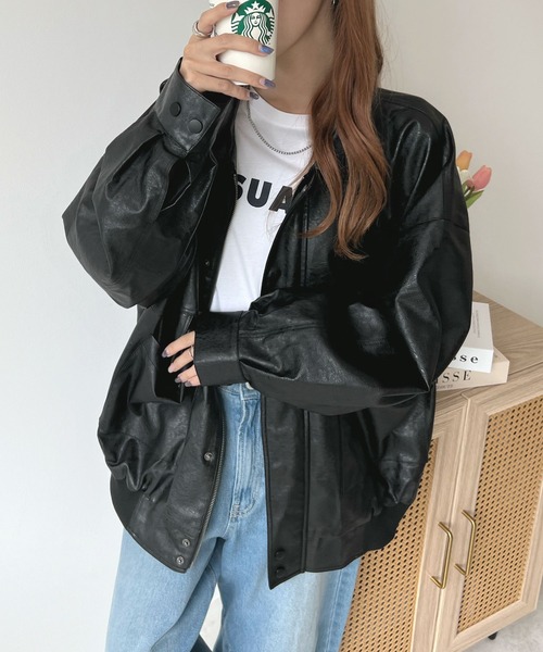 ABYS(アビス)の「ヴィンテージ風の質感。フェイクレザージャケット(ブルゾン・レディース・ブラック/ブラウン・FREE)」の3枚目の写真