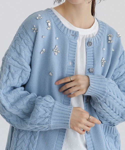 somari imagination（ソマリ イマジネーション）の「『ビジューケーブルカーディガン』（カーディガン/ボレロ・レディース・チャコールグレー/ライトブルー・FREE）」の4枚目の写真