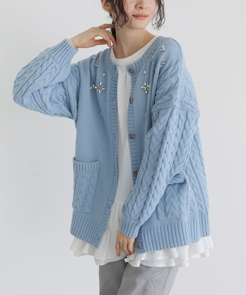 somari imagination（ソマリ イマジネーション）の「『ビジューケーブルカーディガン』（カーディガン/ボレロ・レディース・チャコールグレー/ライトブルー・FREE）」の3枚目の写真